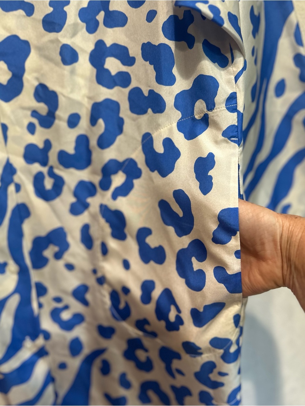 VTG Acne Jenia 100% Silk Blue White Mixed Animal Button-Down Dress Sz L Pockets - Picture 6 of 15